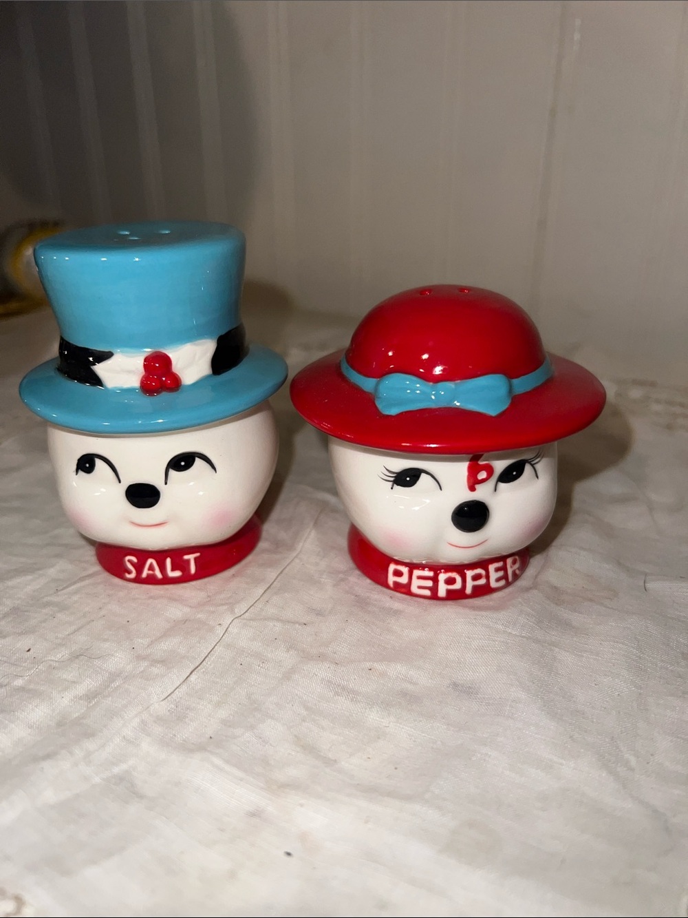 RARE Department 56 retro style snowman salt & pepper shakers